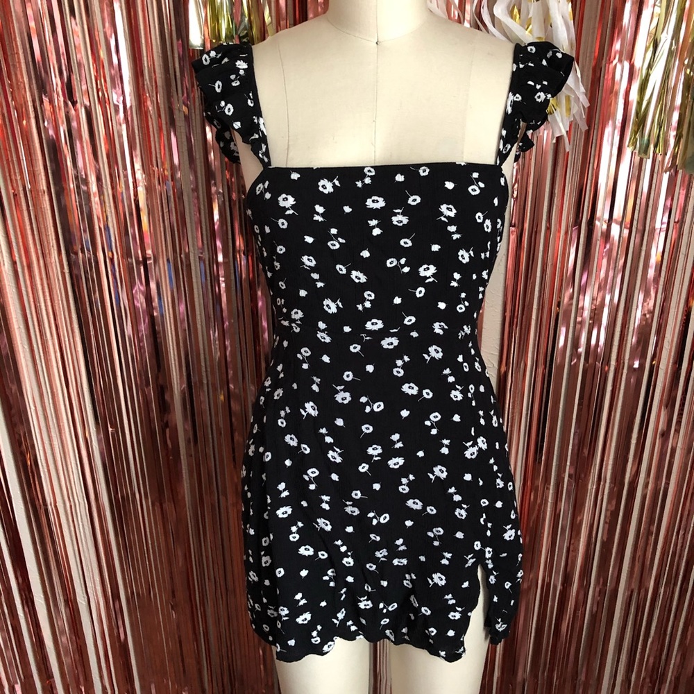Black White Floral Ruffle Tie Slit Dress